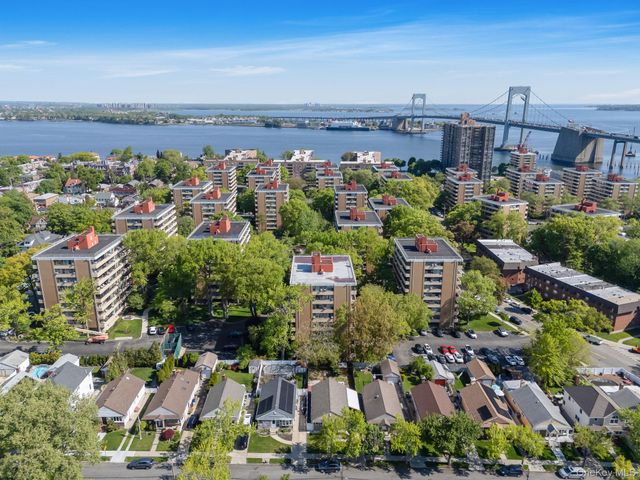 10-34 166 Street 9C, Beechhurst, NY 11357
