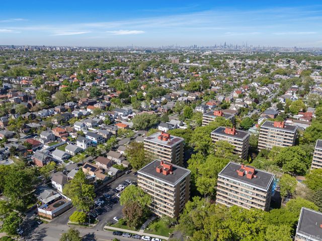 10-34 166 Street 9C, Beechhurst, NY 11357
