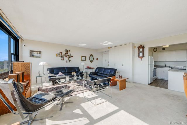 10-34 166 Street 9C, Beechhurst, NY 11357