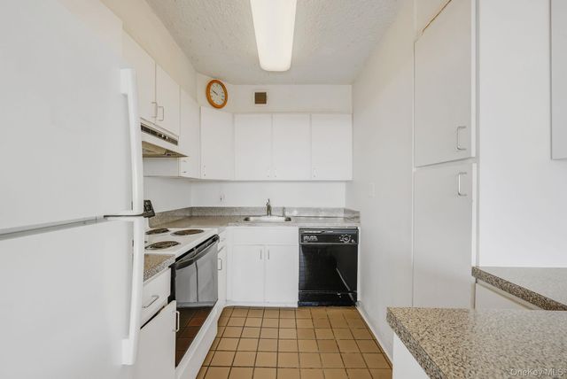 10-34 166 Street 9C, Beechhurst, NY 11357