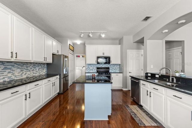 570 JOHNS LANDING WAY, Oakland, FL 34787