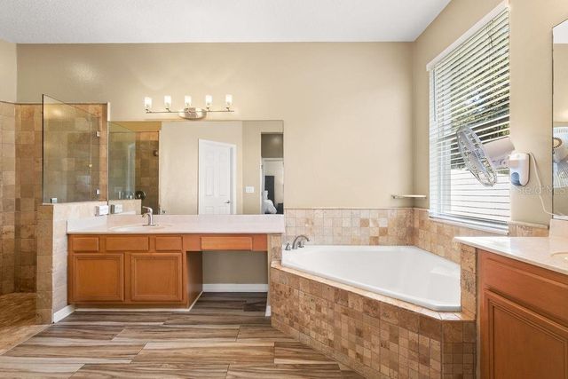 570 JOHNS LANDING WAY, Oakland, FL 34787