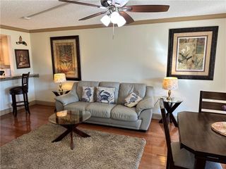 190 Turtle Lake CT # 202, Naples, FL 34105