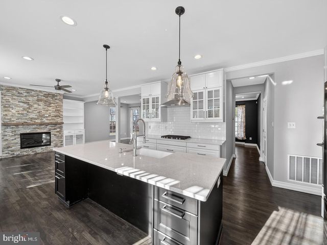 9534 FERNWOOD RD, Bethesda, MD 20817