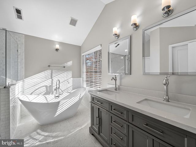 9534 FERNWOOD RD, Bethesda, MD 20817