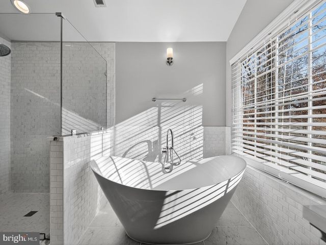 9534 FERNWOOD RD, Bethesda, MD 20817