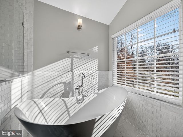 9534 FERNWOOD RD, Bethesda, MD 20817