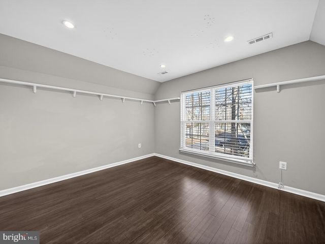 9534 FERNWOOD RD, Bethesda, MD 20817