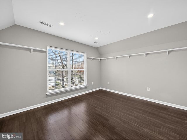 9534 FERNWOOD RD, Bethesda, MD 20817