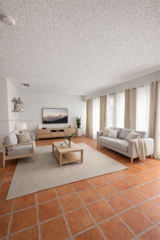 1045 NW 126th Pl, Miami, FL 33182