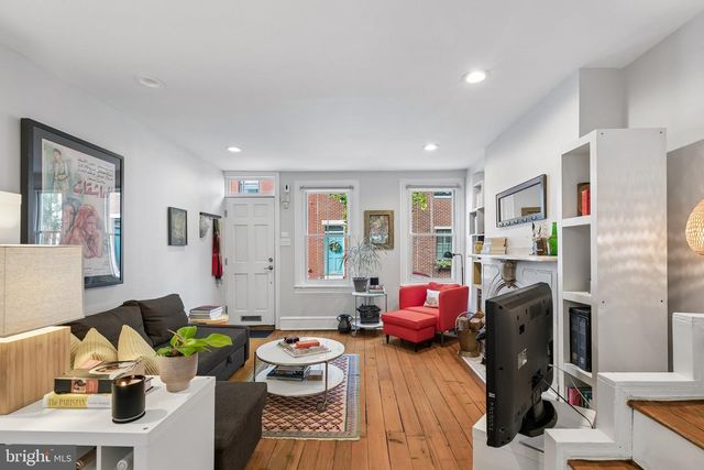 2424 WAVERLY ST, Philadelphia, PA 19146