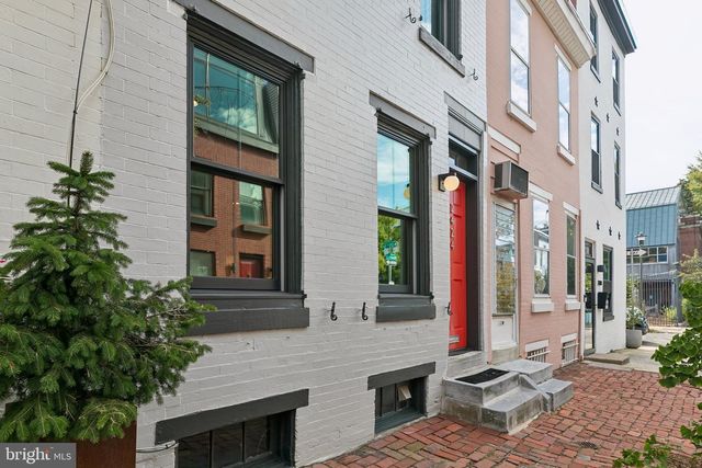 2424 WAVERLY ST, Philadelphia, PA 19146