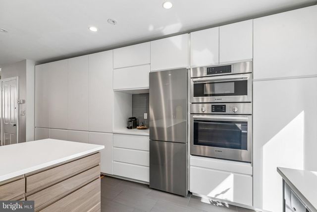 2424 WAVERLY ST, Philadelphia, PA 19146