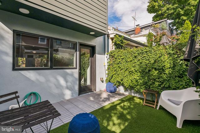 2424 WAVERLY ST, Philadelphia, PA 19146