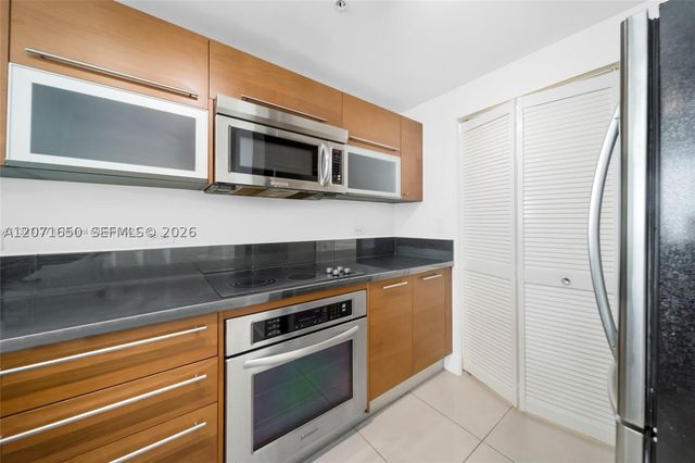 244 Biscayne Blvd 3704, Miami, FL 33132