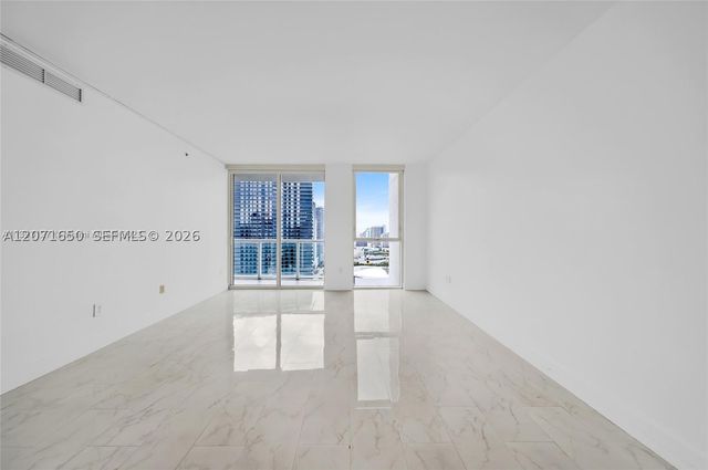 244 Biscayne Blvd 3704, Miami, FL 33132