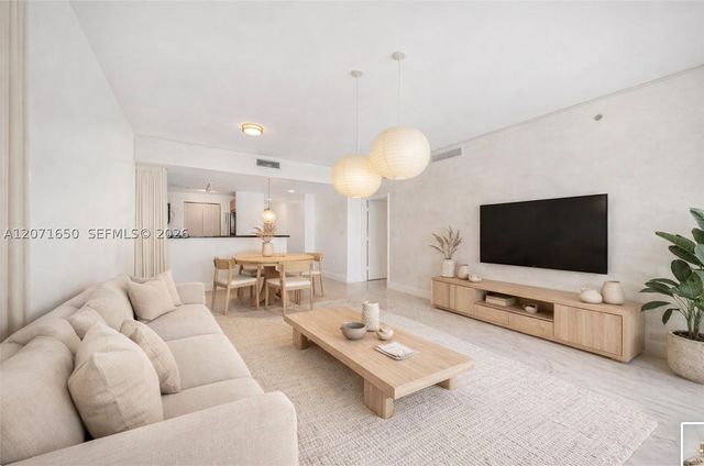 244 Biscayne Blvd 3704, Miami, FL 33132