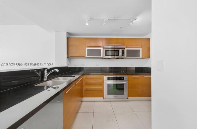 244 Biscayne Blvd 3704, Miami, FL 33132