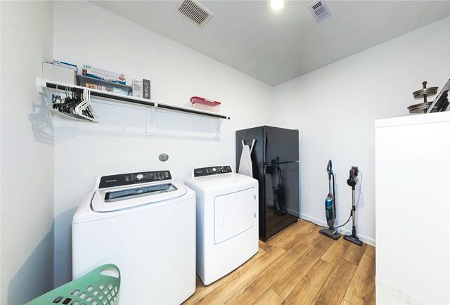 711 Hooks Trail Lane, League City, TX 77573