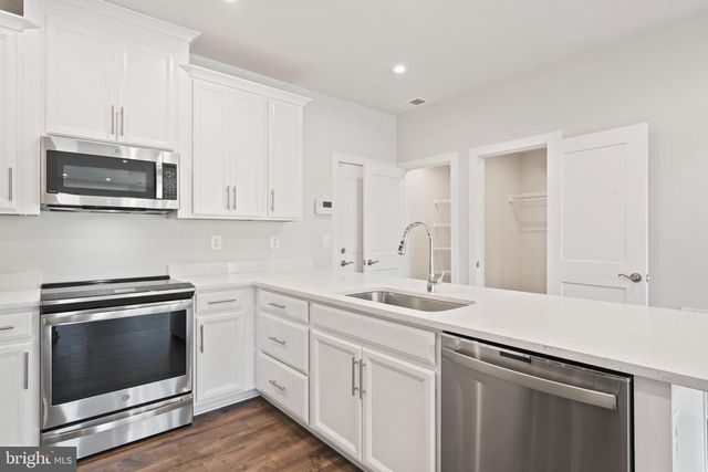 20364 NEWFOUNDLAND SQ, Ashburn, VA 20147