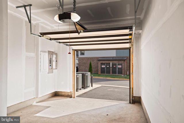 20364 NEWFOUNDLAND SQ, Ashburn, VA 20147