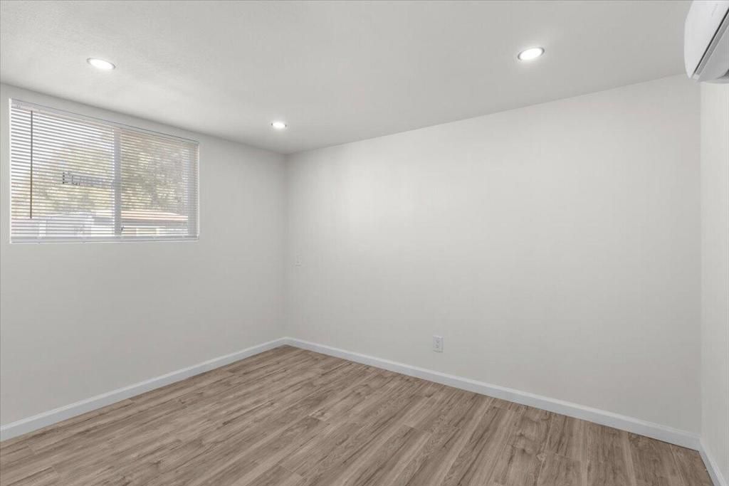 Image 22 of property listing at 17069 N Indian Canyon Drive 9, Palm Springs, CA 92262