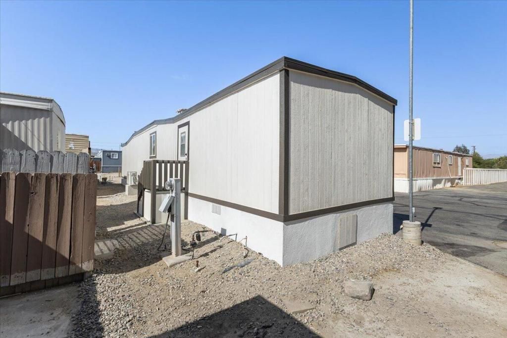 Image 4 of property listing at 17069 N Indian Canyon Drive 9, Palm Springs, CA 92262