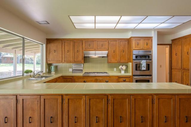 10 Ring Lane, Carmel Valley, CA 93924