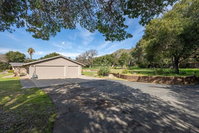 10 Ring Lane, Carmel Valley, CA 93924