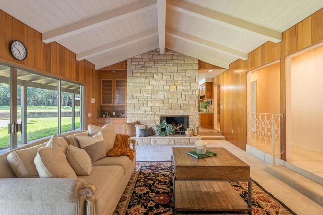 10 Ring Lane, Carmel Valley, CA 93924