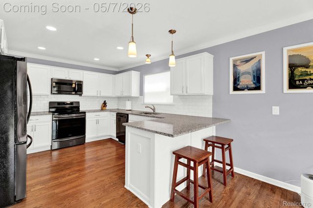 23785 Davey Avenue, Hazel Park, MI 48030