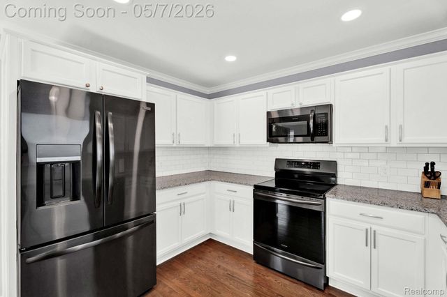 23785 Davey Avenue, Hazel Park, MI 48030