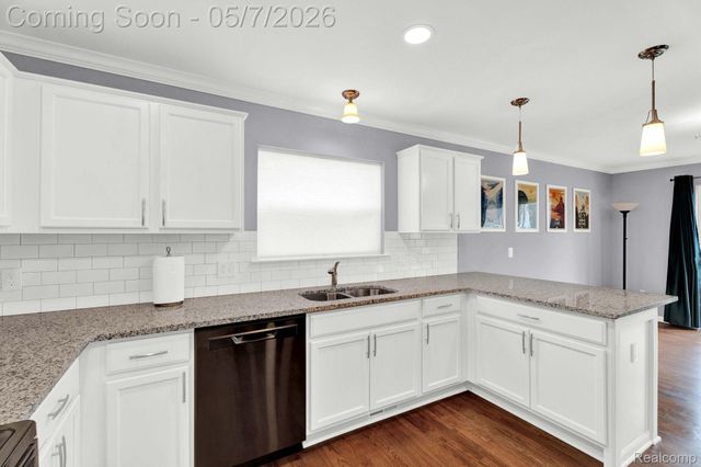 23785 Davey Avenue, Hazel Park, MI 48030