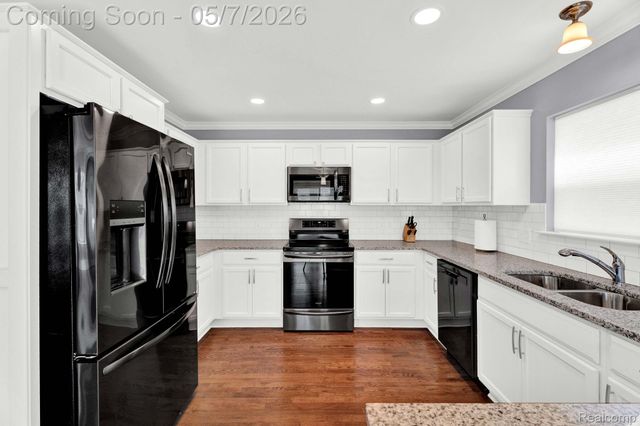 23785 Davey Avenue, Hazel Park, MI 48030
