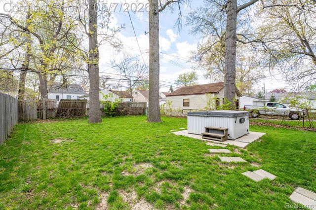 23785 Davey Avenue, Hazel Park, MI 48030