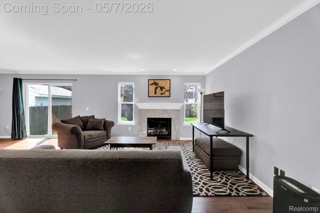 23785 Davey Avenue, Hazel Park, MI 48030