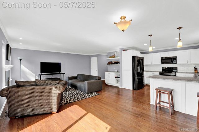 23785 Davey Avenue, Hazel Park, MI 48030