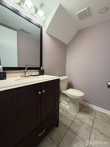 80 farnham Square, Parlin, NJ 08859