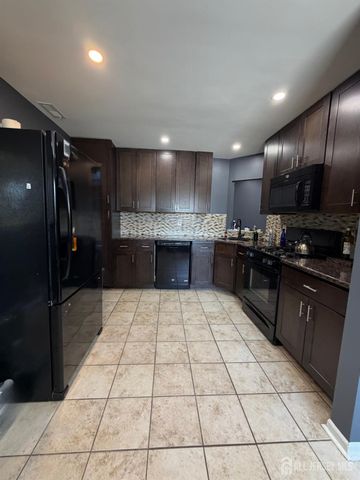 80 farnham Square, Parlin, NJ 08859