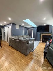 80 farnham Square, Parlin, NJ 08859