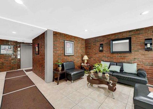 9332 Landings Lane 504, Des Plaines, IL 60016