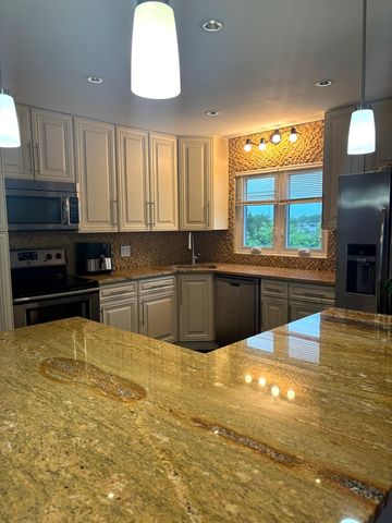 9332 Landings Lane 504, Des Plaines, IL 60016