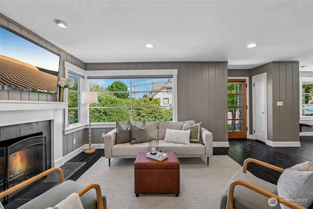 239 NW 48th Street, Seattle, WA 98107