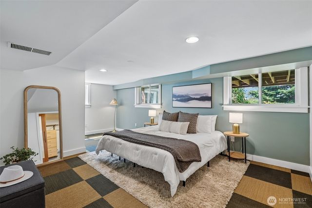 239 NW 48th Street, Seattle, WA 98107