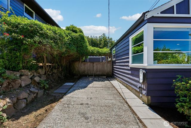 239 NW 48th Street, Seattle, WA 98107