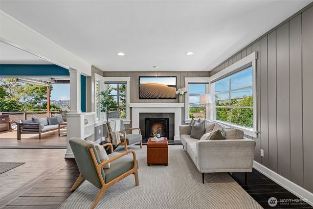 239 NW 48th Street, Seattle, WA 98107