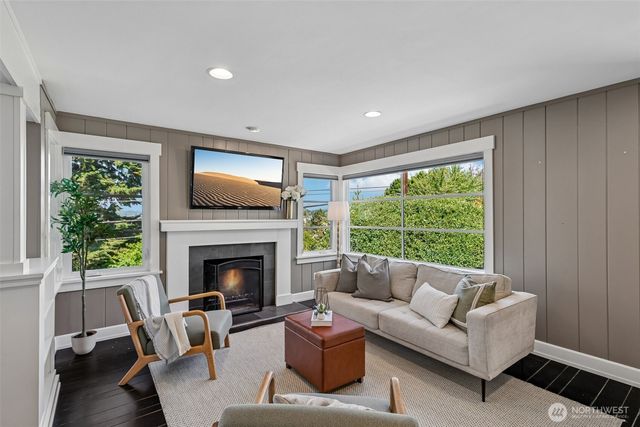 239 NW 48th Street, Seattle, WA 98107