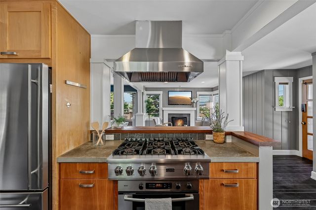 239 NW 48th Street, Seattle, WA 98107