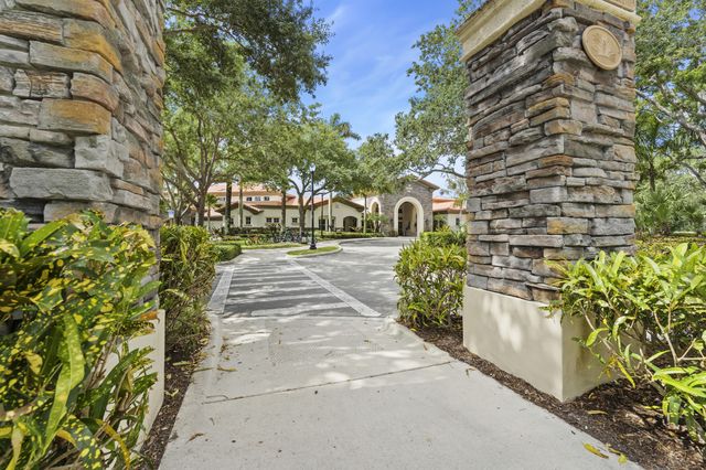 834 Madison Court, Palm Beach Gardens, FL 33410