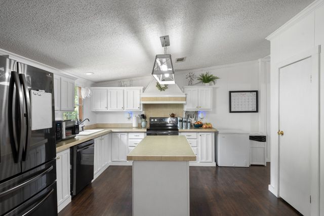 318 Lucas Ridge Ln, Waverly, TN 37185